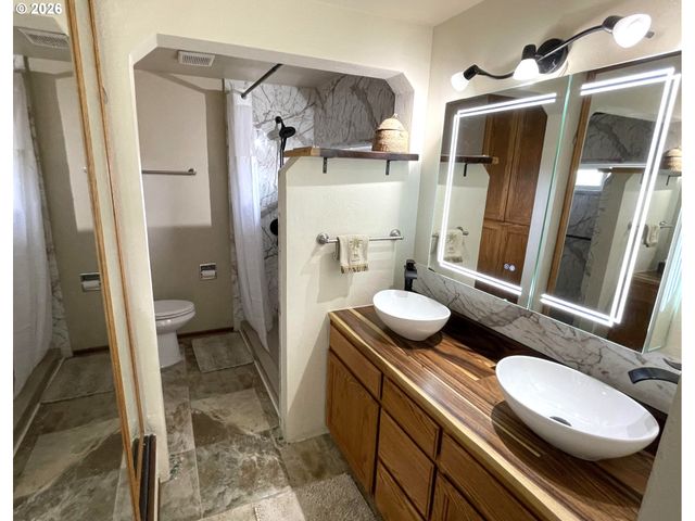 1945 SUNRISE Blvd, Eugene, OR 97405