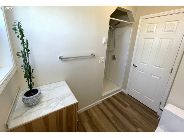 1945 SUNRISE Blvd, Eugene, OR 97405