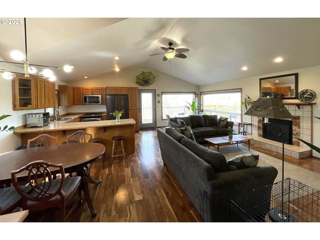 1945 SUNRISE Blvd, Eugene, OR 97405