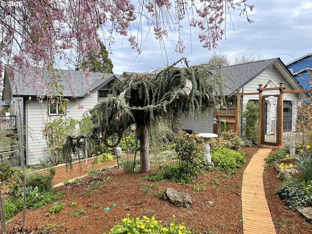 1945 SUNRISE Blvd, Eugene, OR 97405