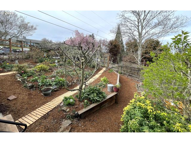 1945 SUNRISE Blvd, Eugene, OR 97405