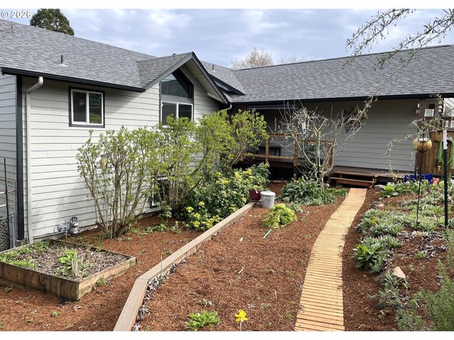 1945 SUNRISE Blvd, Eugene, OR 97405