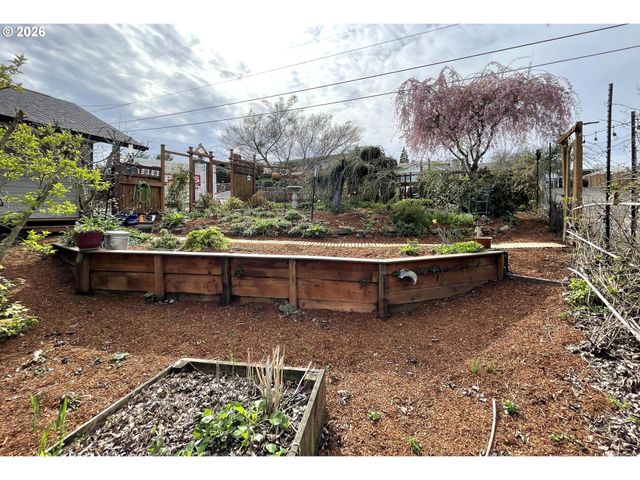 1945 SUNRISE Blvd, Eugene, OR 97405