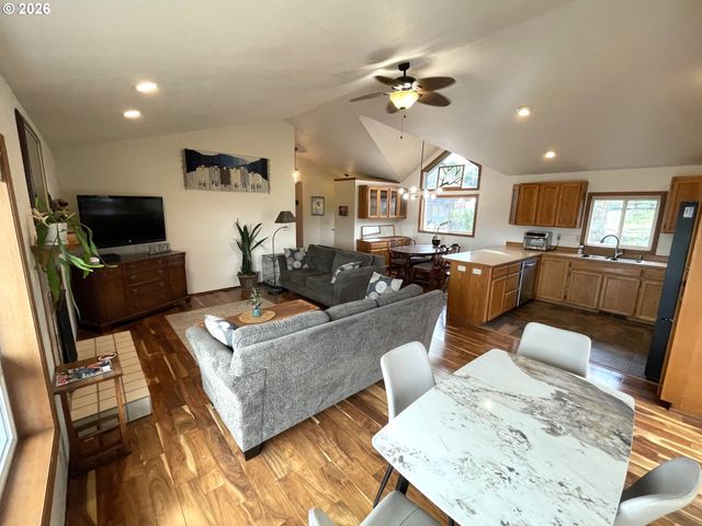 1945 SUNRISE Blvd, Eugene, OR 97405