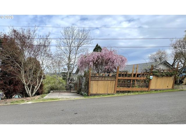 1945 SUNRISE Blvd, Eugene, OR 97405