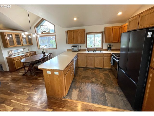 1945 SUNRISE Blvd, Eugene, OR 97405