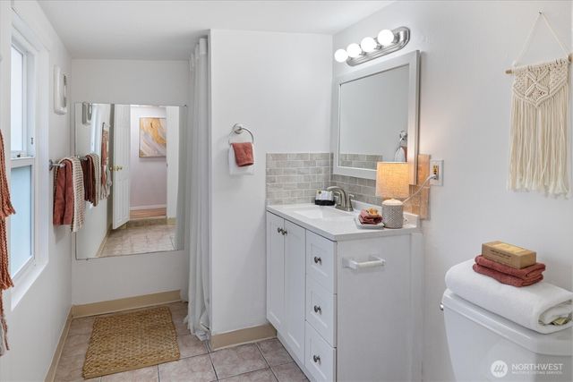 10044 12th Avenue NW, Seattle, WA 98177