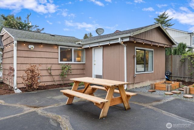 10044 12th Avenue NW, Seattle, WA 98177