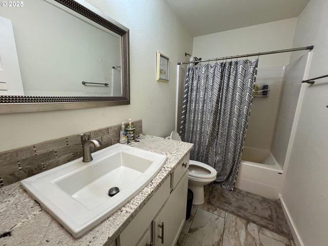 16042 SPARKS Dr, La Pine, OR 97739