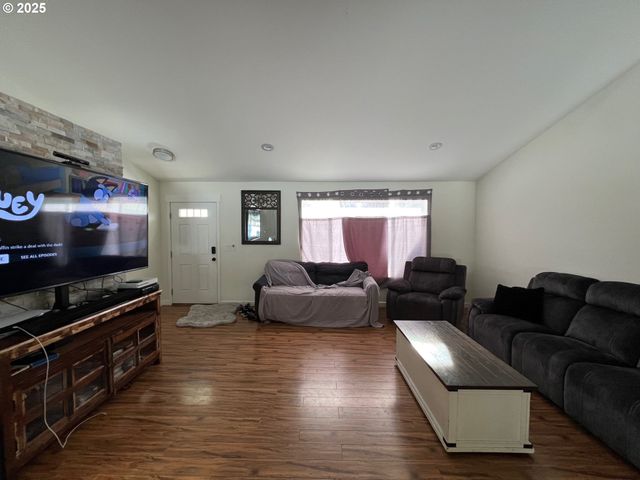 16042 SPARKS Dr, La Pine, OR 97739