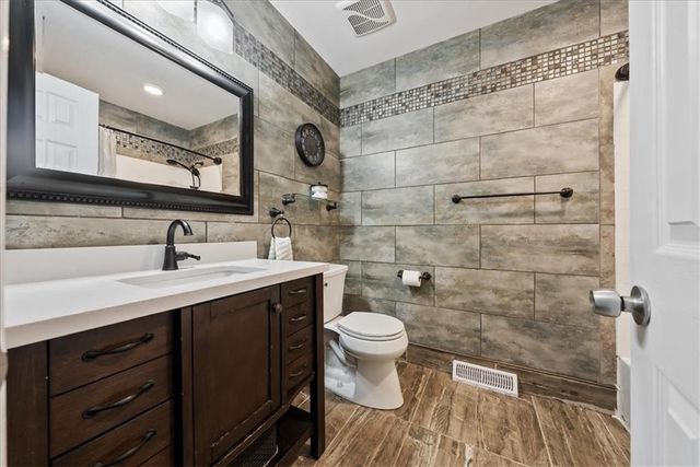 4706 Stearns Lane, Shawnee, KS 66203