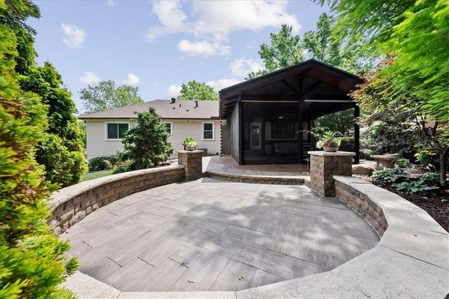 4706 Stearns Lane, Shawnee, KS 66203