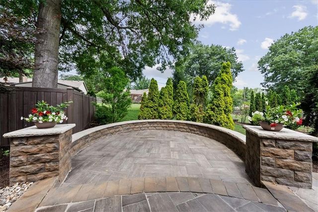 4706 Stearns Lane, Shawnee, KS 66203
