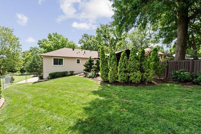 4706 Stearns Lane, Shawnee, KS 66203