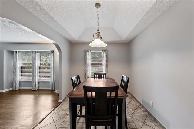 4706 Stearns Lane, Shawnee, KS 66203