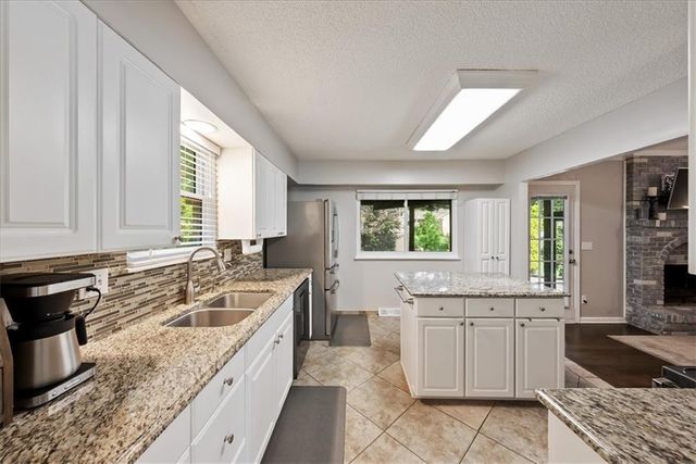 4706 Stearns Lane, Shawnee, KS 66203