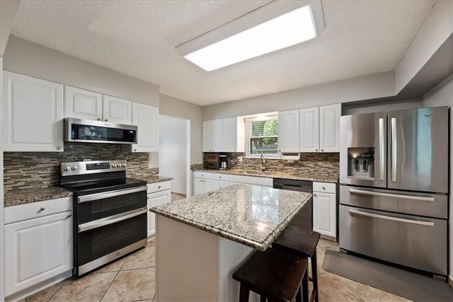 4706 Stearns Lane, Shawnee, KS 66203