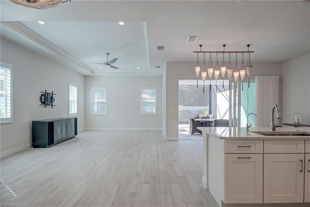 9087 Saint Lucia DR, Naples, FL 34114