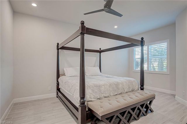 9087 Saint Lucia DR, Naples, FL 34114