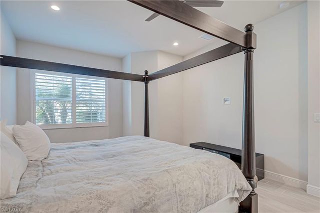 9087 Saint Lucia DR, Naples, FL 34114