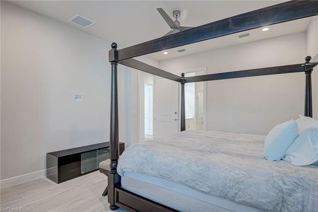 9087 Saint Lucia DR, Naples, FL 34114