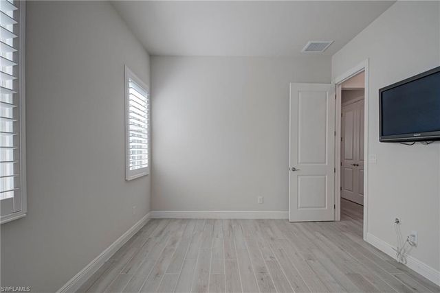 9087 Saint Lucia DR, Naples, FL 34114