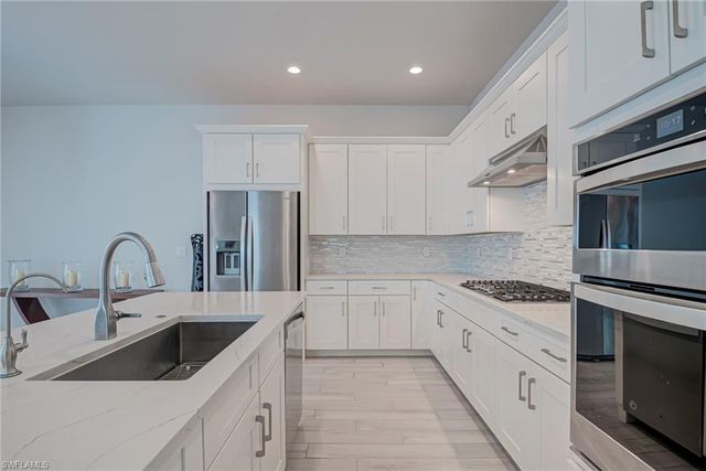 9087 Saint Lucia DR, Naples, FL 34114