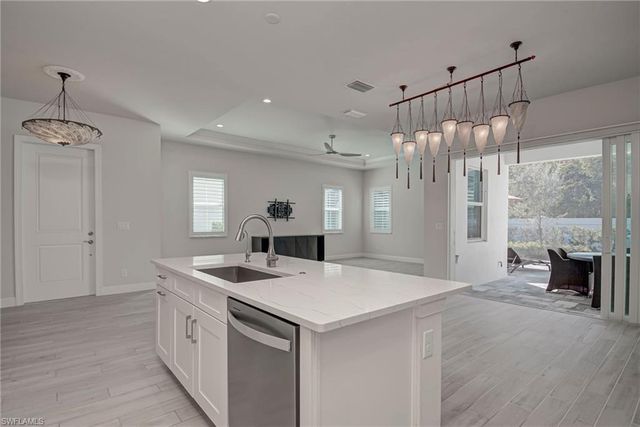 9087 Saint Lucia DR, Naples, FL 34114