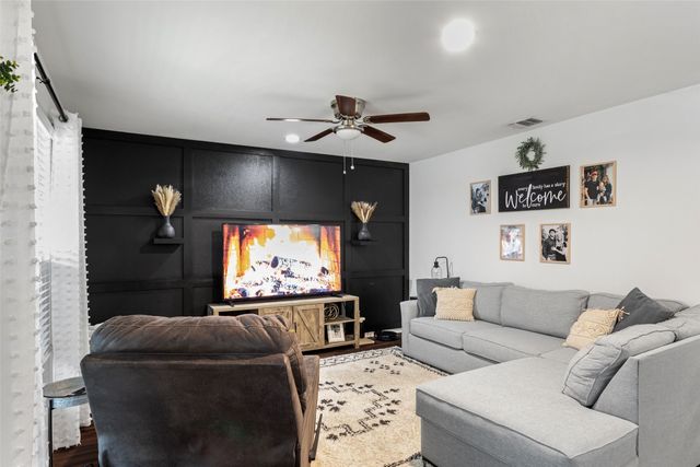 932 Devils River Drive, Granbury, TX 76048