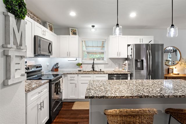 932 Devils River Drive, Granbury, TX 76048