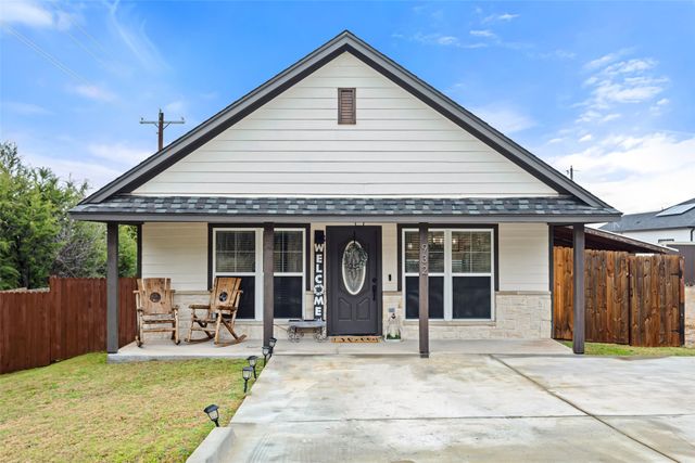 932 Devils River Drive, Granbury, TX 76048
