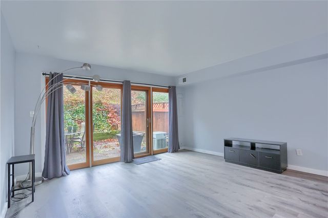 444 Country View Ct, Pennsbury, PA 15205