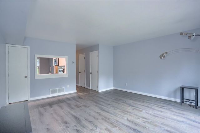 444 Country View Ct, Pennsbury, PA 15205