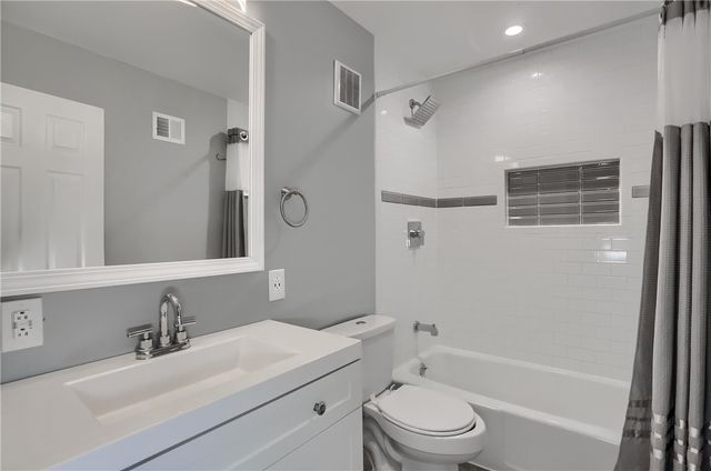 444 Country View Ct, Pennsbury, PA 15205