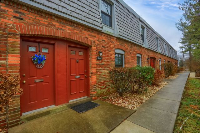 444 Country View Ct, Pennsbury, PA 15205