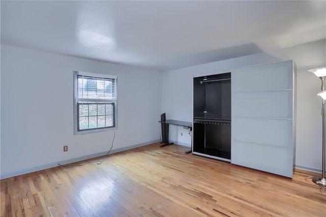 444 Country View Ct, Pennsbury, PA 15205