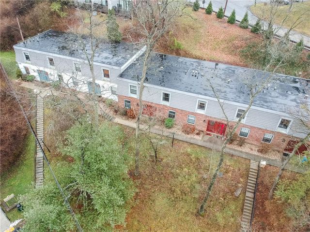 444 Country View Ct, Pennsbury, PA 15205