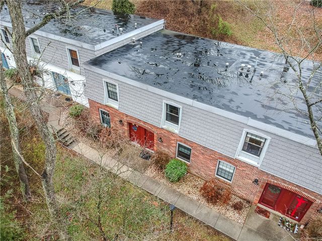 444 Country View Ct, Pennsbury, PA 15205