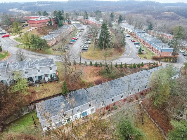 444 Country View Ct, Pennsbury, PA 15205