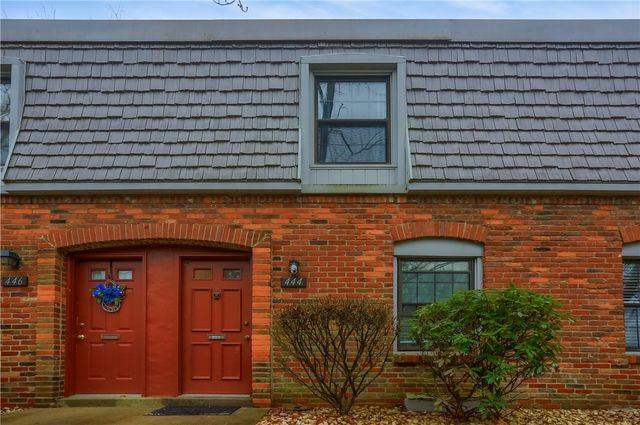 444 Country View Ct, Pennsbury, PA 15205