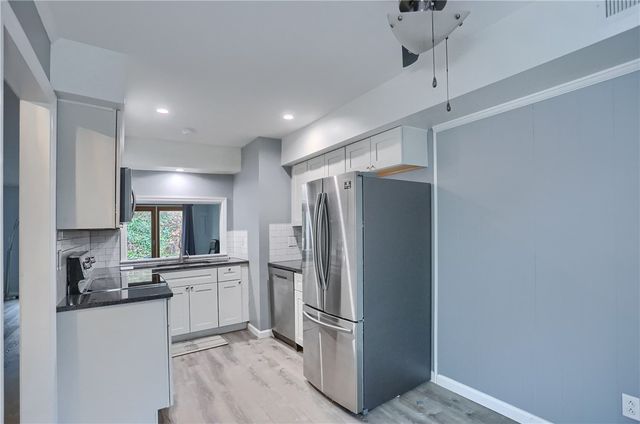 444 Country View Ct, Pennsbury, PA 15205