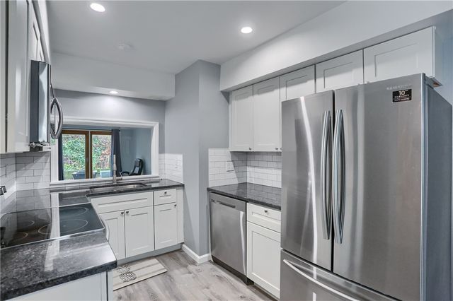 444 Country View Ct, Pennsbury, PA 15205