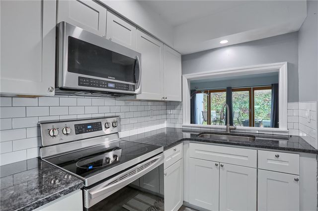 444 Country View Ct, Pennsbury, PA 15205