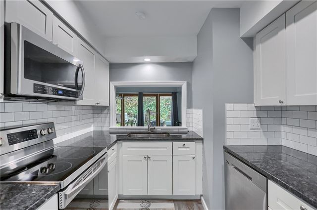 444 Country View Ct, Pennsbury, PA 15205