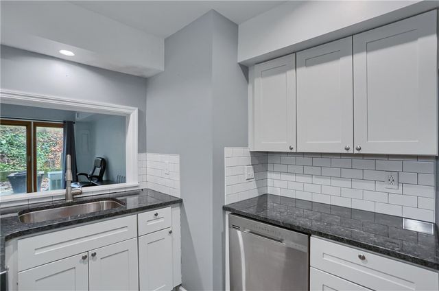 444 Country View Ct, Pennsbury, PA 15205