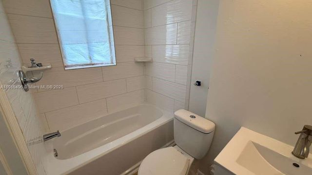 870 NE 142nd St 870, North Miami, FL 33161