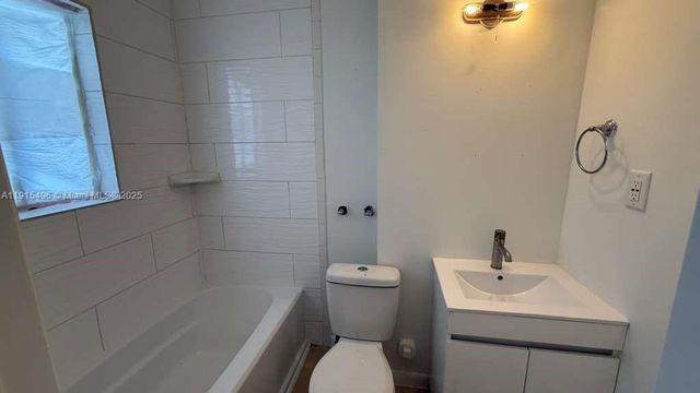 870 NE 142nd St 870, North Miami, FL 33161