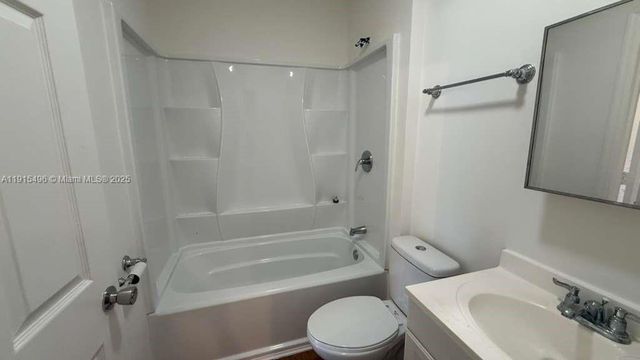 870 NE 142nd St 870, North Miami, FL 33161