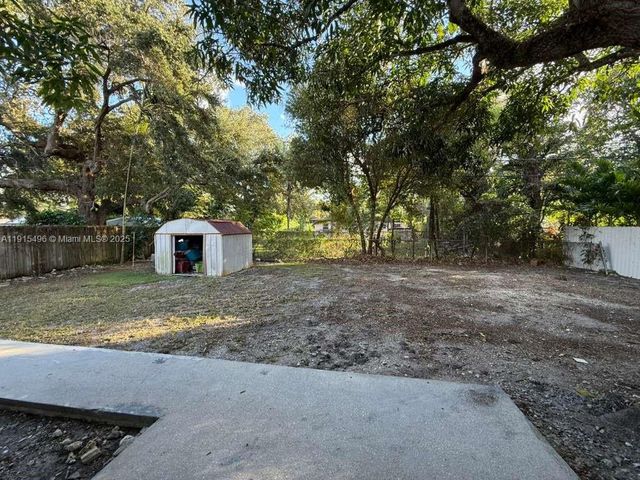 870 NE 142nd St 870, North Miami, FL 33161