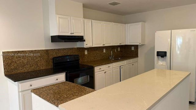 870 NE 142nd St 870, North Miami, FL 33161